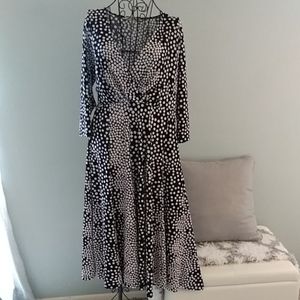 Haani sz1X black & white fit & flair stretch dress